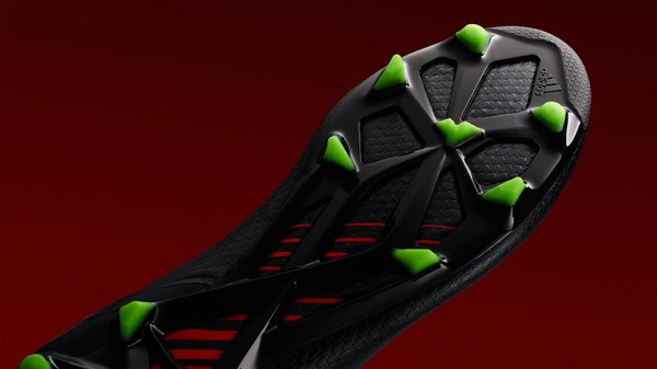 striking-adidas-messi-2015-2016-boots-3-6ca90