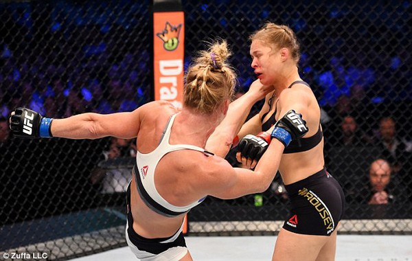 2E7A415600000578-0-Rousey_crashed_to_the_octagon_s_canvas_on_Saturday_following_thi-m-14_1447782933431-9b7b4