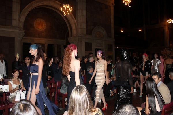 Lộ ảnh Mai Giang, Thi&ecirc;n Trang diễn catwalk tại New York 1