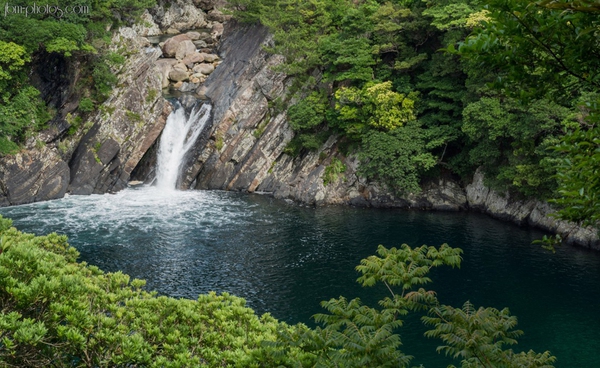 Toroki-No-Taki-Fall-Yakushima-01-f9b3b