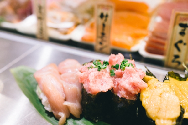 that-food-cray-tokyo-japan-standing-sushi-shibuya-restaurant-4-ec8c4