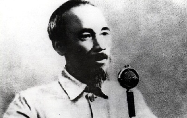 Bác Hồ Trong Chùm Ảnh Lịch Sử 