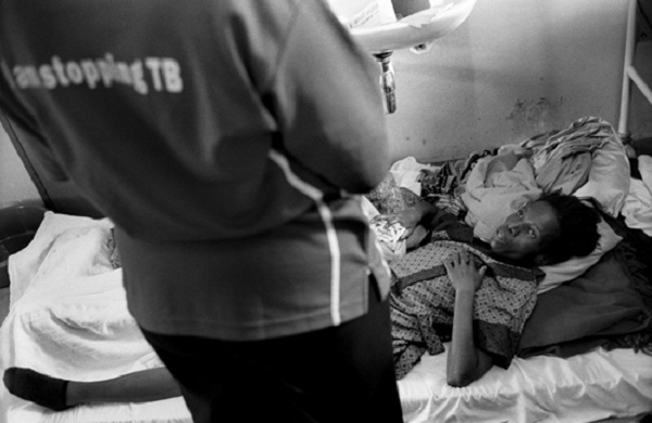 HIV - những con số kinh ho&agrave;ng n&oacute;i l&ecirc;n tất cả 6