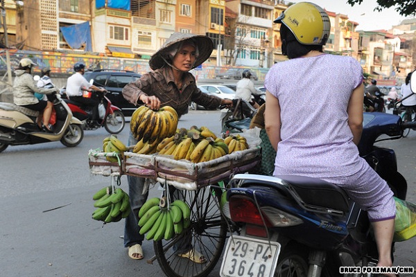 Độc đáo "ăn uống với... xe máy" ở Việt Nam 8