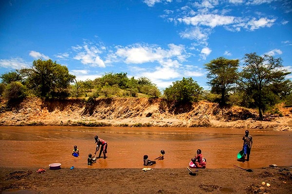 Cận cảnh "cơn kh&aacute;t" v&agrave;ng ở Nam Sudan 2