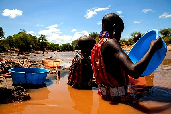 Cận cảnh "cơn kh&aacute;t" v&agrave;ng ở Nam Sudan 5