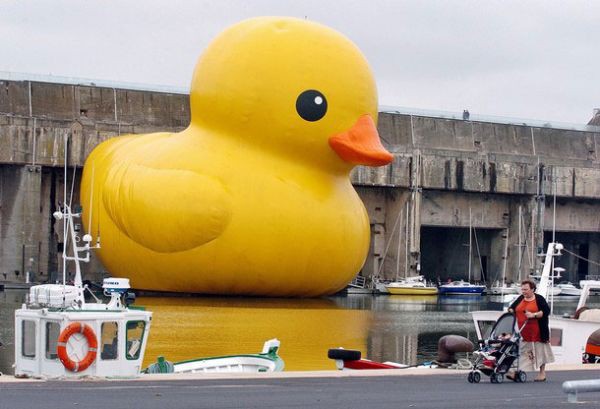 saint-nazaire-france-giant-inflatable-rubber-duck-florentijn-hofman-3-0077f.jpg