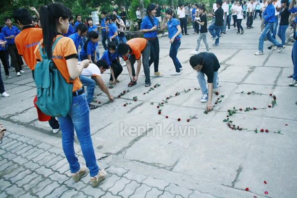 SV B&aacute;ch Khoa nhảy flashmob v&agrave; mừng ng&agrave;y 20/10 7