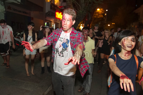 Đo&agrave;n Zombie n&aacute;o loạn tr&ecirc;n phố S&agrave;i G&ograve;n 21