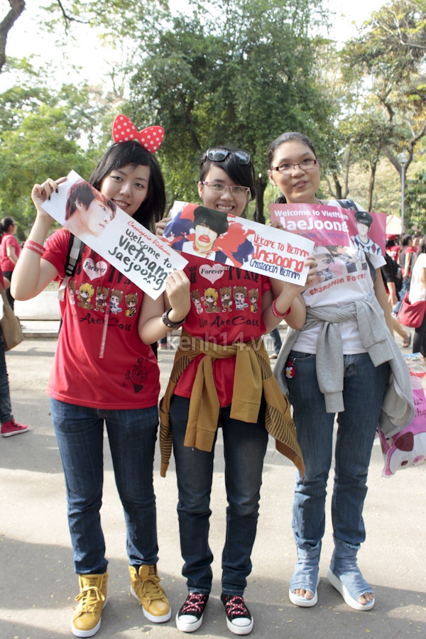 Teen Sài Gòn mặc áo dài nhảy flashmob đón Jae Joong 18