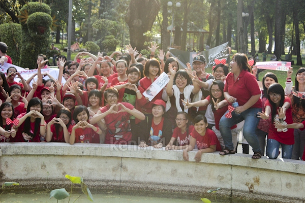 Teen Sài Gòn mặc áo dài nhảy flashmob đón Jae Joong 19