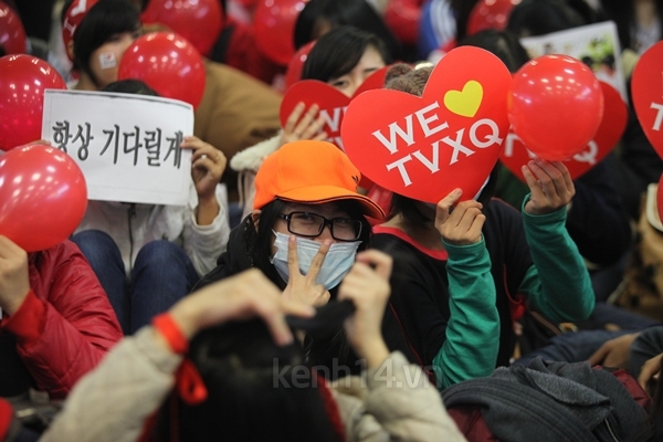 Choáng ngợp fan hùng hậu chờ đón 70 thần tượng Hàn Quốc 20
