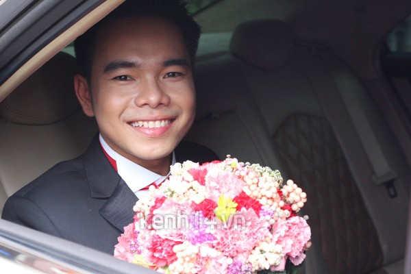 Miss Teen Huyền Trang được xe Limousine đón trong lễ rước dâu 25