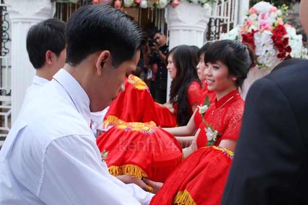 Miss Teen Huyền Trang được xe Limousine đón trong lễ rước dâu 33