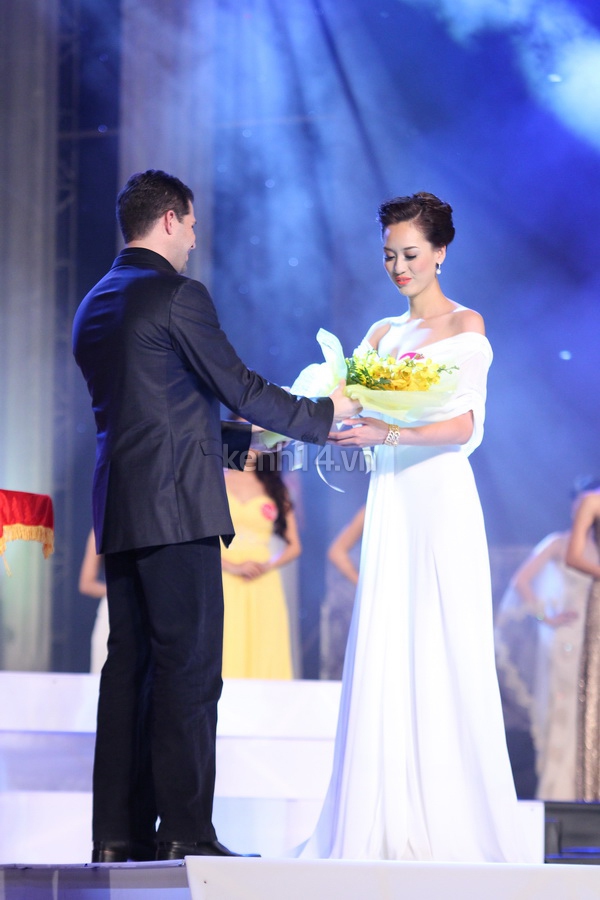 Dàn hot girl Bắc - Nam thi nhau đoạt giải cao trong cuộc thi Miss Photo 2012 18