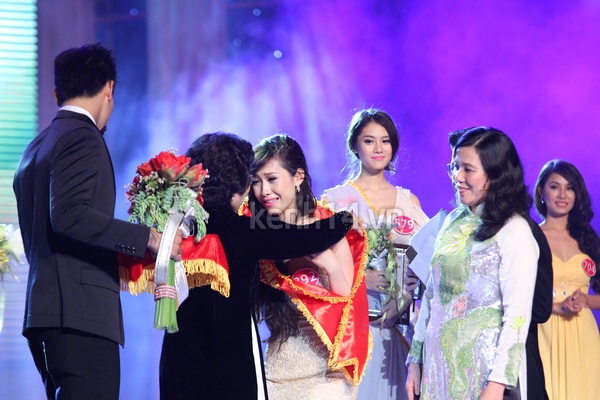 Dàn hot girl Bắc - Nam thi nhau đoạt giải cao trong cuộc thi Miss Photo 2012 7