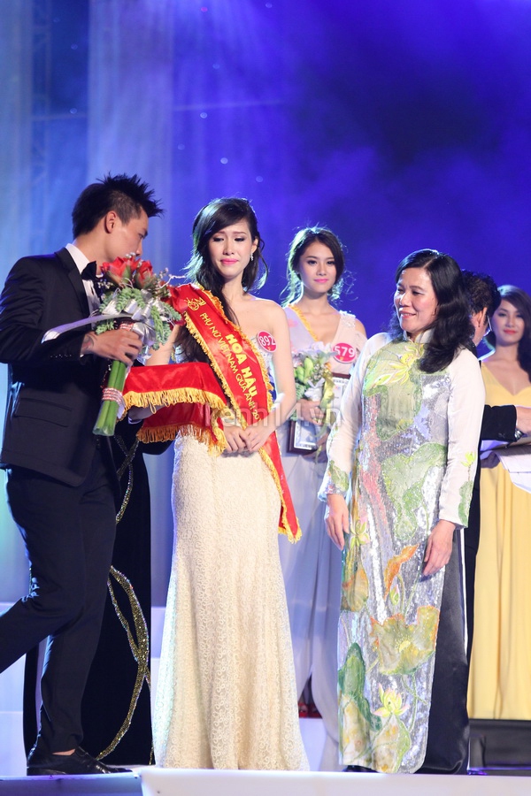 Dàn hot girl Bắc - Nam thi nhau đoạt giải cao trong cuộc thi Miss Photo 2012 8