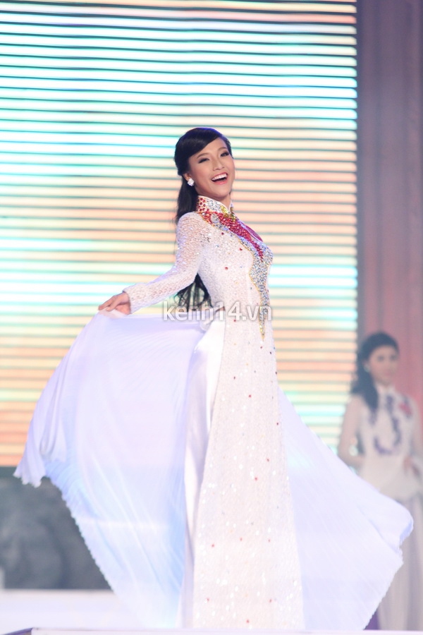 Dàn hot girl Bắc - Nam thi nhau đoạt giải cao trong cuộc thi Miss Photo 2012 34