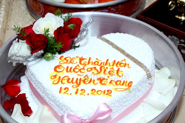 Miss Teen Huyền Trang được xe Limousine đón trong lễ rước dâu 11