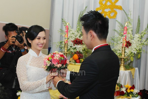 Miss Teen Huyền Trang được xe Limousine đón trong lễ rước dâu 41