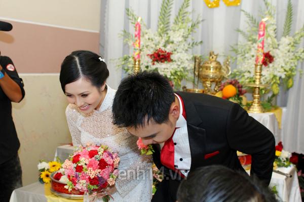 Miss Teen Huyền Trang được xe Limousine đón trong lễ rước dâu 43