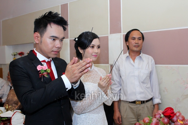 Miss Teen Huyền Trang được xe Limousine đón trong lễ rước dâu 46