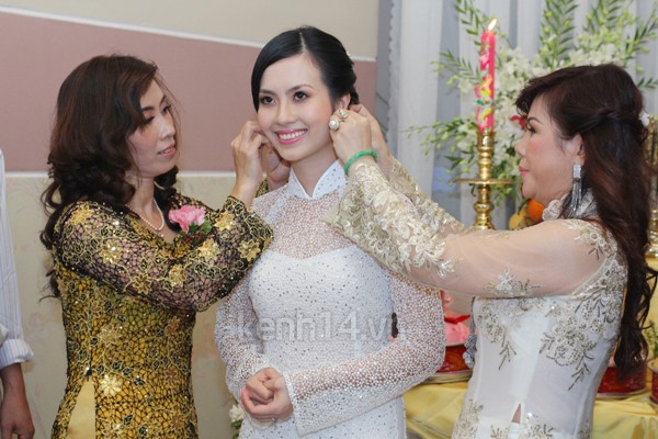 Miss Teen Huyền Trang được xe Limousine đón trong lễ rước dâu 51