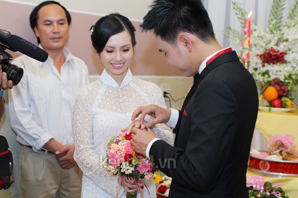 Miss Teen Huyền Trang được xe Limousine đón trong lễ rước dâu 54