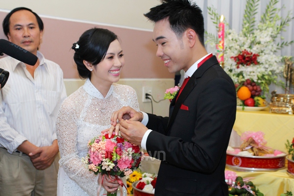 Miss Teen Huyền Trang được xe Limousine đón trong lễ rước dâu 55