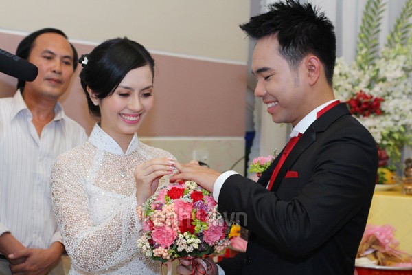 Miss Teen Huyền Trang được xe Limousine đón trong lễ rước dâu 56