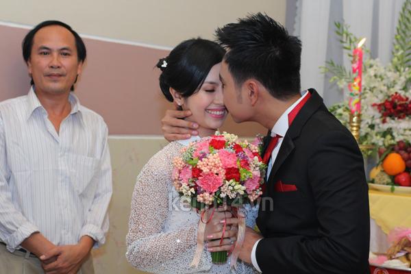 Miss Teen Huyền Trang được xe Limousine đón trong lễ rước dâu 57