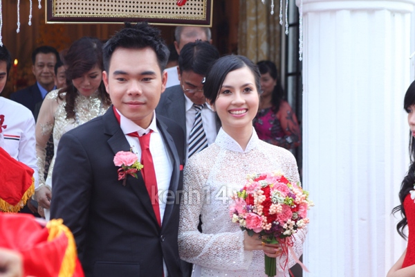 Miss Teen Huyền Trang được xe Limousine đón trong lễ rước dâu 61