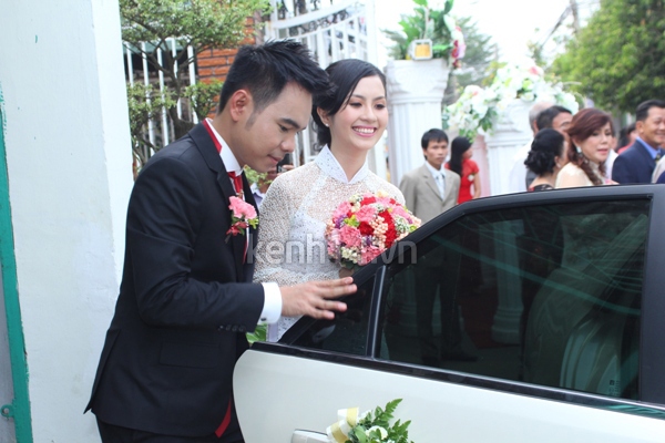 Miss Teen Huyền Trang được xe Limousine đón trong lễ rước dâu 62