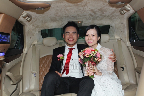 Miss Teen Huyền Trang được xe Limousine đón trong lễ rước dâu 63