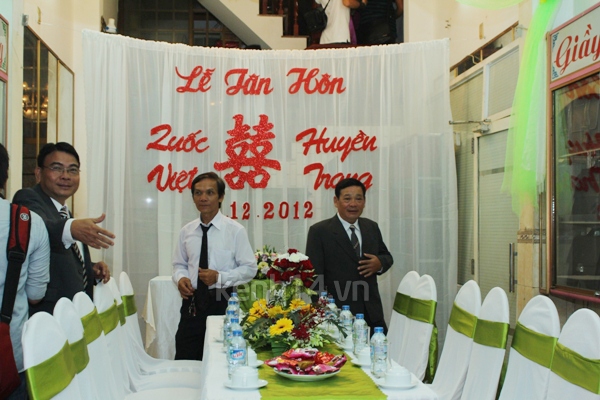 Miss Teen Huyền Trang được xe Limousine đón trong lễ rước dâu 70