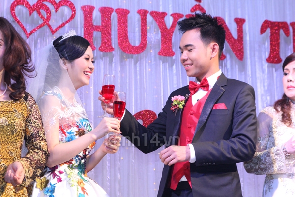 Tiệc cưới của Huyền Trang có hơn 1.000 khách tham dự 30