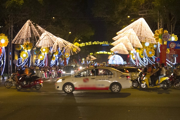 Sài Gòn siêu lung linh và náo nhiệt đón ngày Noel 3