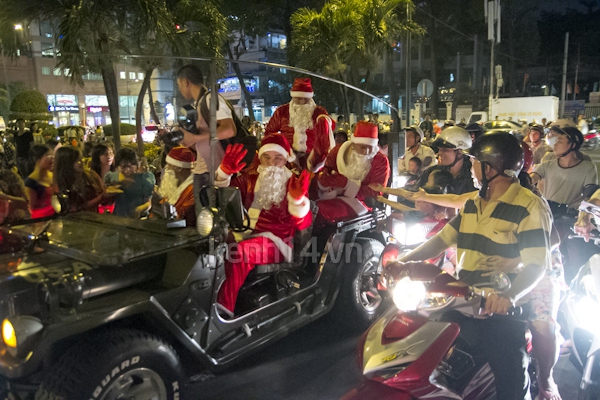 Sài Gòn siêu lung linh và náo nhiệt đón ngày Noel 13