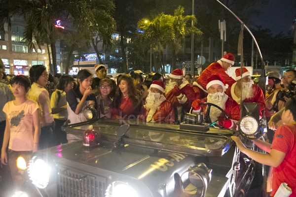 Sài Gòn siêu lung linh và náo nhiệt đón ngày Noel 15