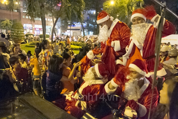 Sài Gòn siêu lung linh và náo nhiệt đón ngày Noel 16