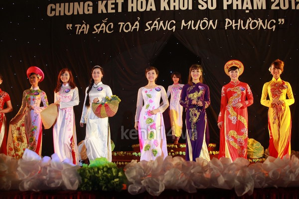 Nữ sinh Sư phạm HN khoe sắc trong đêm chung kết Miss HNUE 8