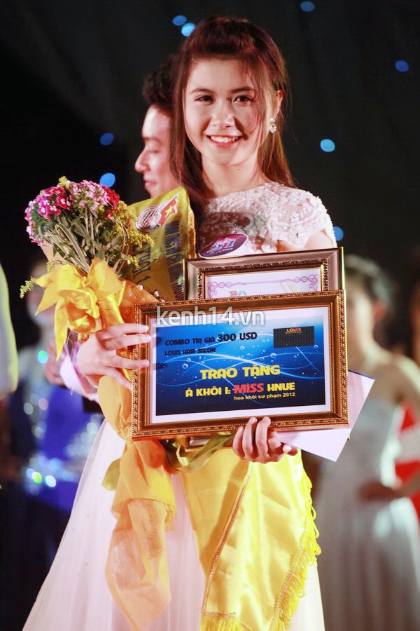 Nữ sinh Sư phạm HN khoe sắc trong đêm chung kết Miss HNUE 30