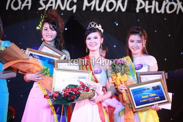 Nữ sinh Sư phạm HN khoe sắc trong đêm chung kết Miss HNUE 33