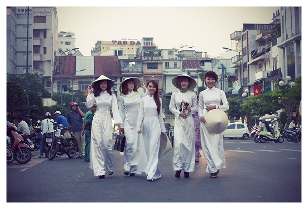 Girlgroup Lady Q diện áo dài nữ tính ngày 20/11 1