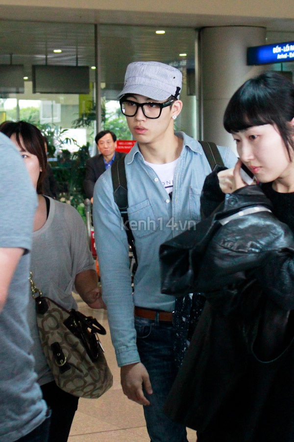 Nhóm ZE:A và JB siêu nhắng nhít tại sân bay Tân Sơn Nhất 26