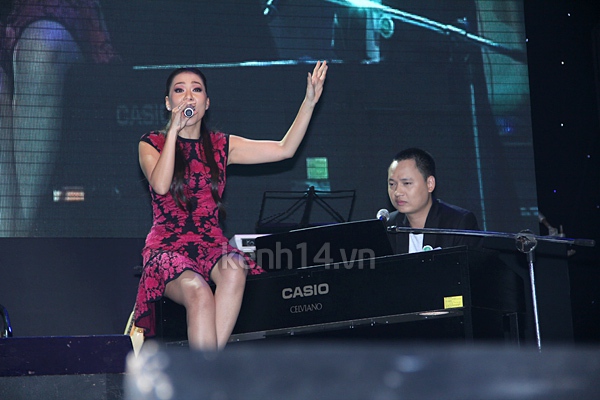 Chị em Thiều Bảo Trang được "ưu ái" hát trên sân khấu lớn 30
