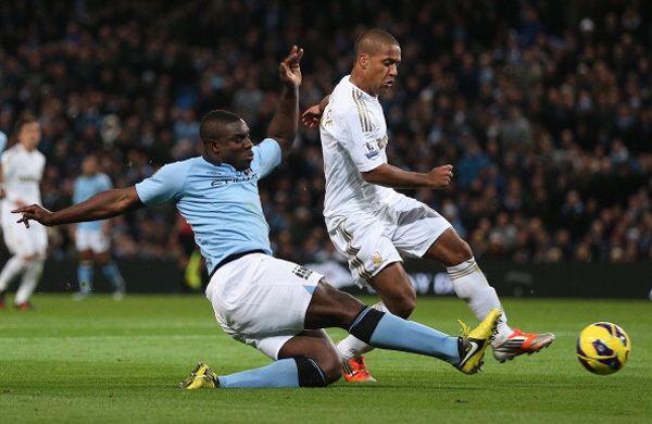 Man City - Swansea: Người hùng Tevez 1