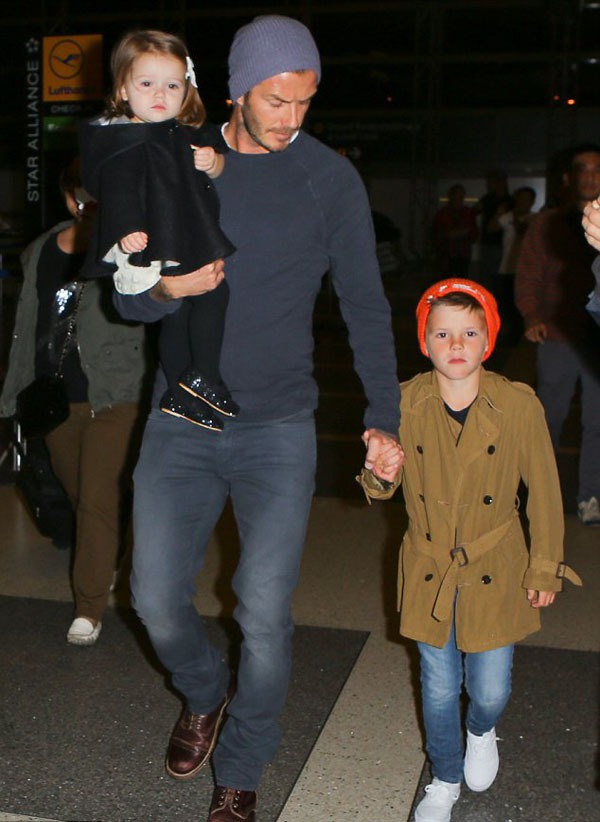 Cậu cả nh&agrave; Beckham "t&uacute;t t&aacute;t" lại nhan sắc 7