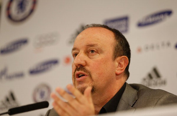 Ng&agrave;y l&agrave;m việc kh&oacute; khăn đầu ti&ecirc;n của Benitez tại Chelsea 14