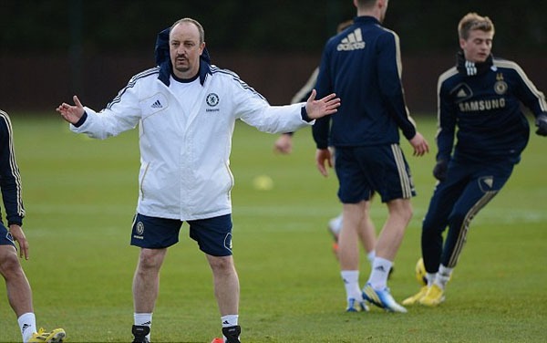 Ngày làm việc khó khăn đầu tiên của Benitez tại Chelsea 5